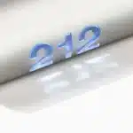 Número 212 em destaque em azul claro.