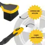 Escova para limpeza de rodas com cabo anatômico.