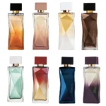 Frascos de perfumes com diferentes cores e formatos