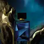 Frasco de perfume Essencial Oud em design elegante.