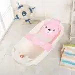 Banheira infantil com design de urso rosa.