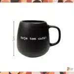 Caneca preta com frase "hoje tem café?