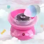 Máquina de algodão doce rosa com algodão doce colorido.