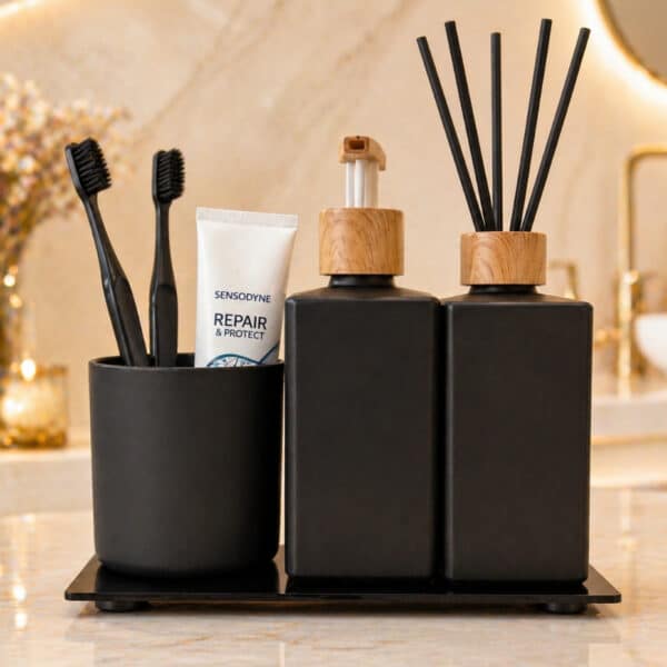 kit banheiro lavabo luxo vidro square preto fosco com saboneteira aromatizador copo e bandeja sobre pia