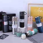 acessorio cafe garrafa térmica inox 500ml com duas xícaras para bebidas frias e quentes