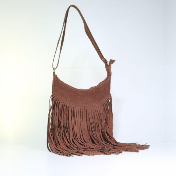bolsa feminina de camurça com franja estilo boho em tom marrom