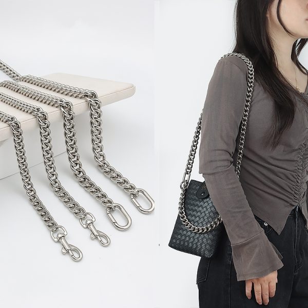 bolsa feminina com alça de corrente metálica ultralight prata de um ombro