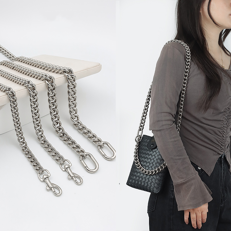 bolsa feminina com alça de corrente metálica ultralight prata de um ombro