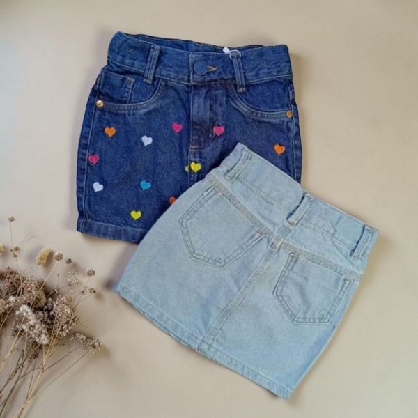 calca feminina em modelo saia jeans infantil com bolsos para menina