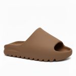 chinelo slide unissex simples para uso diário em cores neutras