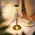 luminaria led retrô dourada de mesa com cúpula transparente e controle por toque