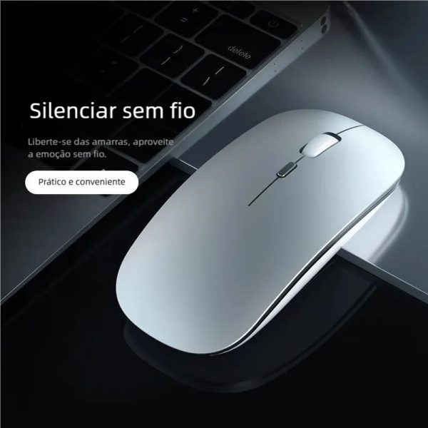Mouse home office sem fio com bateria recarregável e LED RGB em uma mesa de trabalho