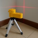 Nível laser profissional 360º giratório com tripé nivelador e 5 modos para piso e teto