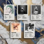 quadro decorativo Ariana Grande com discografia completa em MDF 30x20cm Full HD