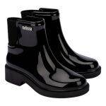 sapato feminino Melissa Chelsea Boot Original 35825 em uso no dia a dia