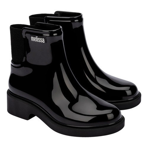 sapato feminino Melissa Chelsea Boot Original 35825 em uso no dia a dia