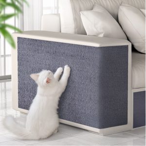 tapete arranhador para gatos auto-adesivo aplicado em sofá para proteção contra arranhões